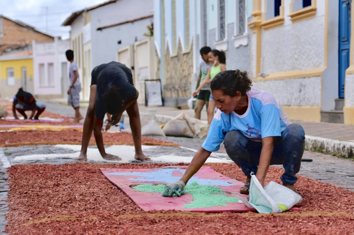 A tradição dos tapetes de Corpus Christi tem raízes europeias e foi trazida ao Brasil na época da colonização - Foto: Heitor Xavier. 