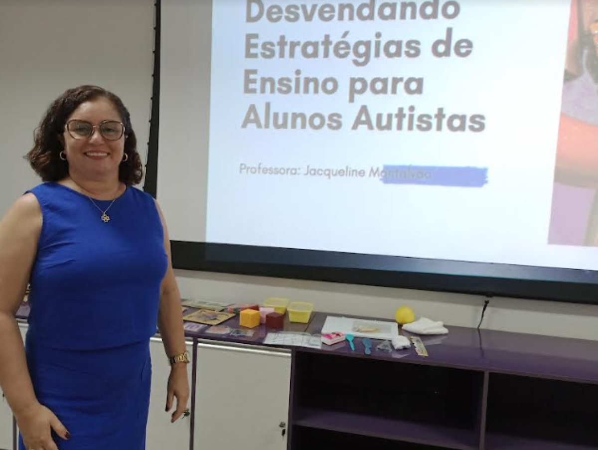 Jacqueline Montalvão, docente do curso de pós-graduação em Análise do Comportamento Aplicada (Aba) aos Transtornos do Neurodesenvolvimento da Unit, psicopedagoga, mestranda internacional em Ciências da Educação pela Ivy Enber Christian University e especialista em Atendimento Educacional Especializado e Educação Inclusiva - Foto: Asscom Unit