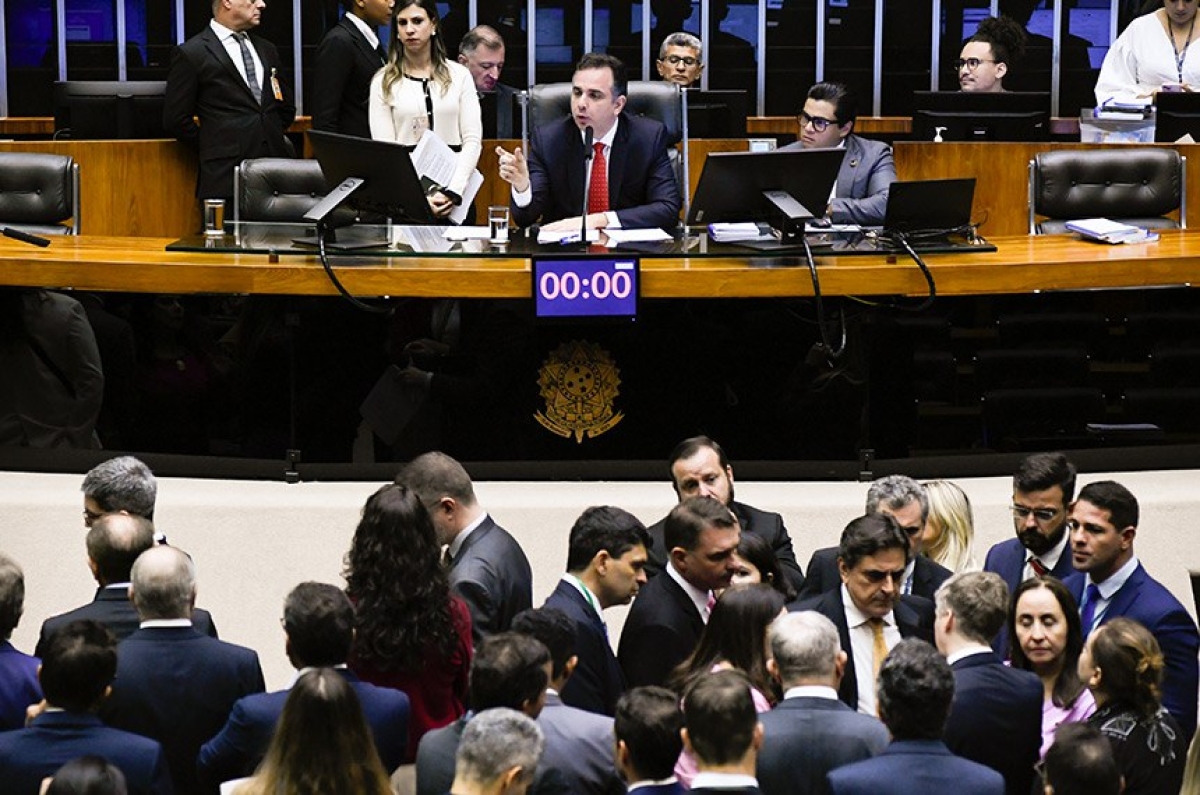 O senador Rodrigo Pacheco comanda a sessão do Congresso desta quarta - Foto: Jefferson Rudy/Agência Senado