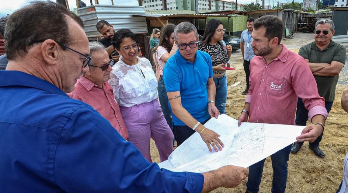 Governador conhece projeto da nova escola de ensino integral no bairro Dom Luciano, em Aracaju - Foto: Artur Soares/Governo de Sergipe
