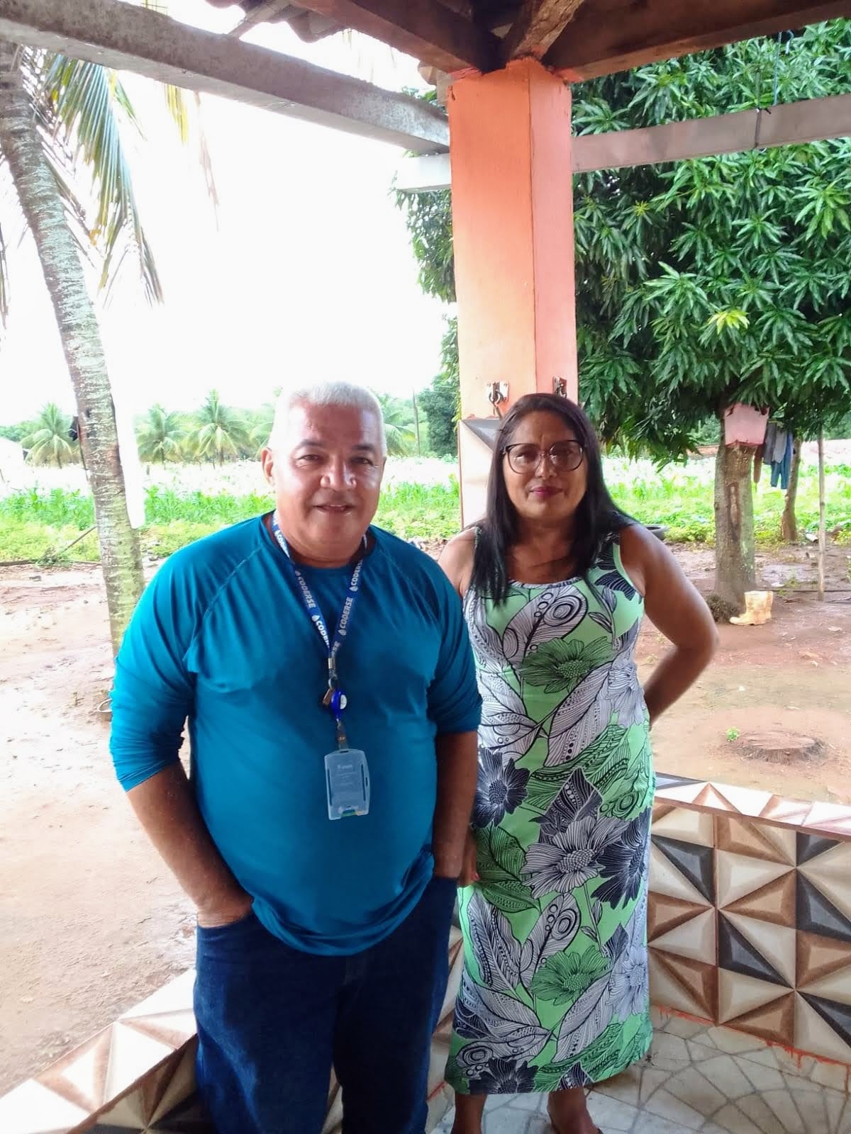 Produtora irrigante Luzanira dos Anjos Santos e o técnico agrícola Luiz Roberto - Foto: Arquivo pessoal
