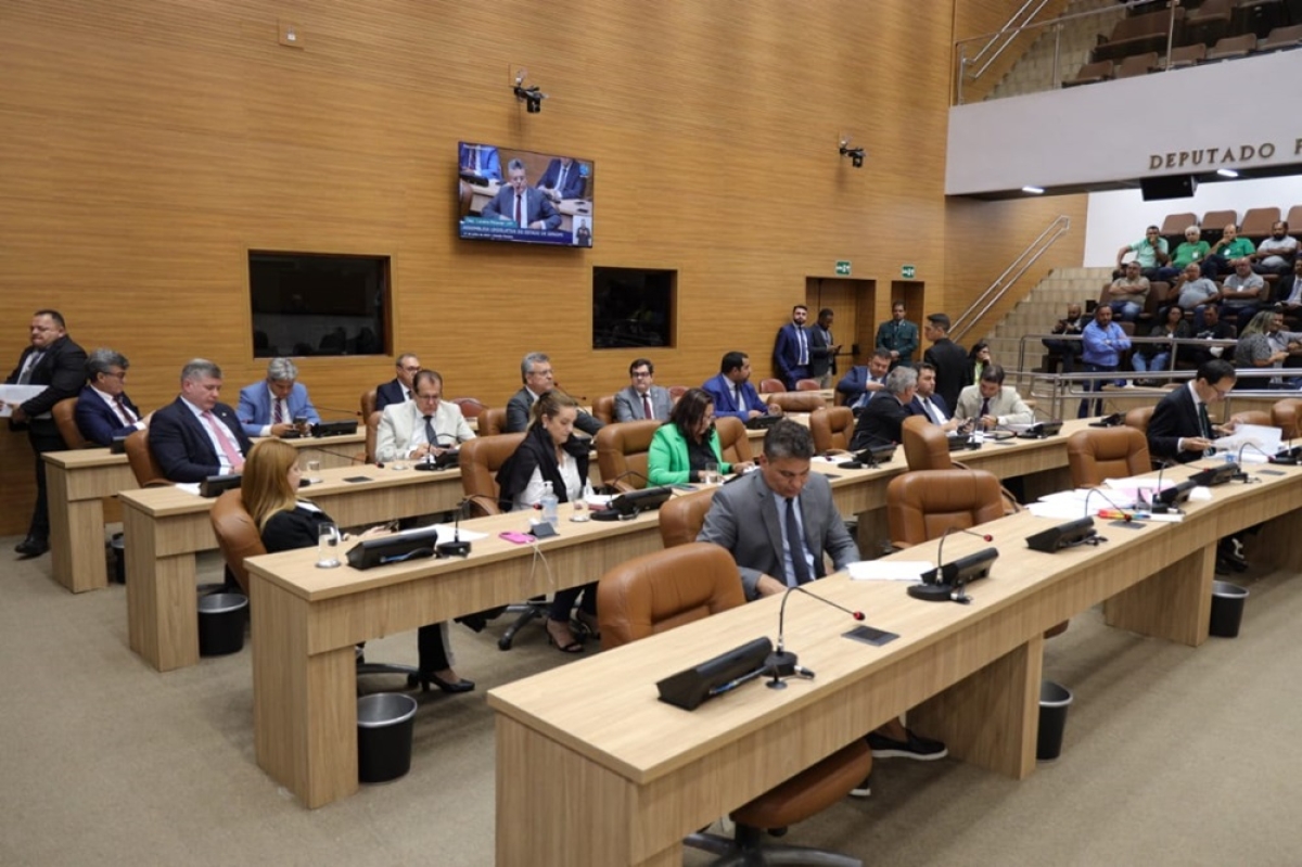 Deputados aprovam Projeto de Lei complementar que reajusta salário de Policiais Penais - Foto: Joel
Luiz/Agência de Notícias Alese 