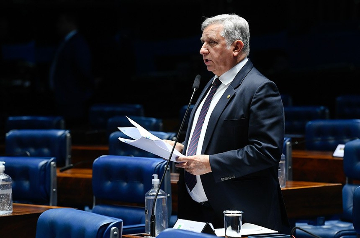 Senador Izalci defendeu a aprovação do projeto, no Plenário - Foto: Marcos Oliveira/Agência Senado
