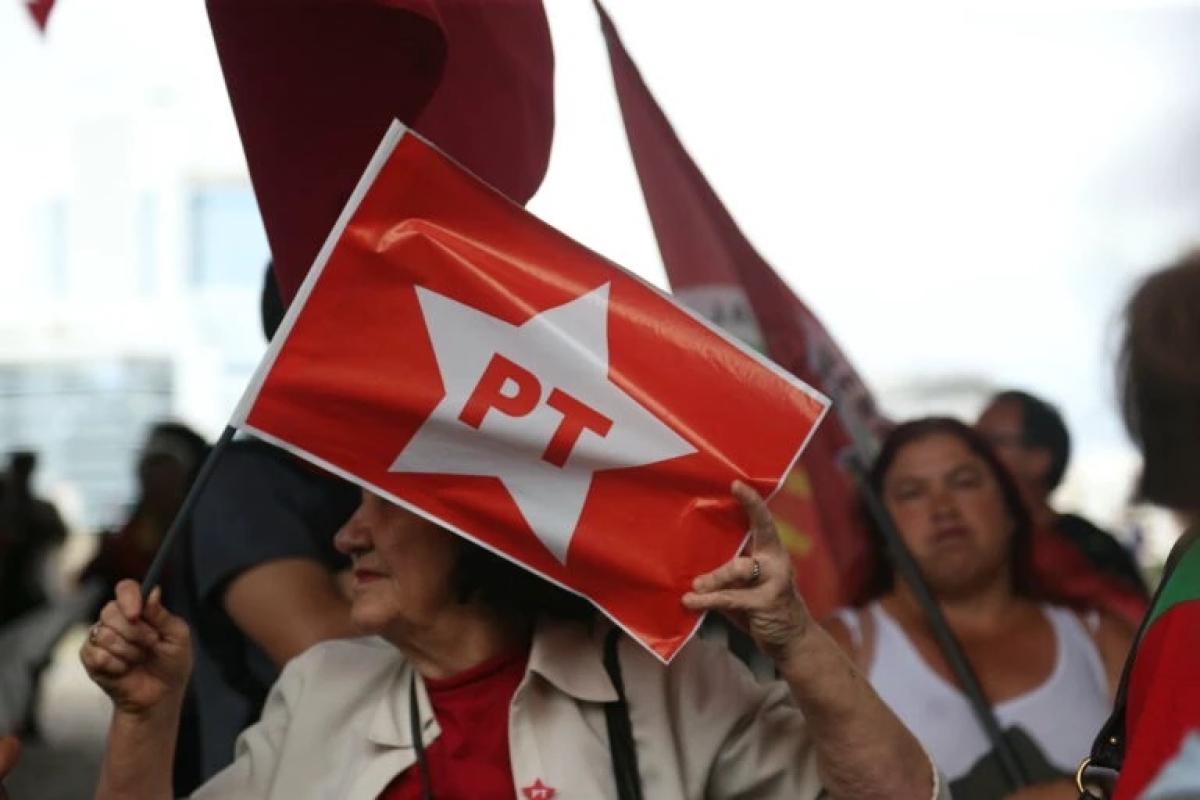 Bandeira do PT - Foto: Paulo Pinto/Agência PT