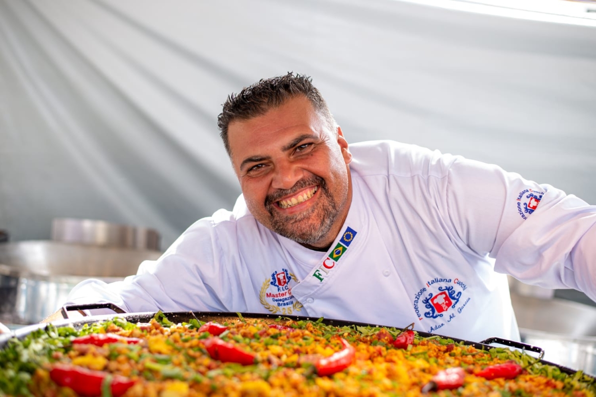 Chef Adan é um dos nomes que comandam o TorresmoFest - Foto: Divulgação
