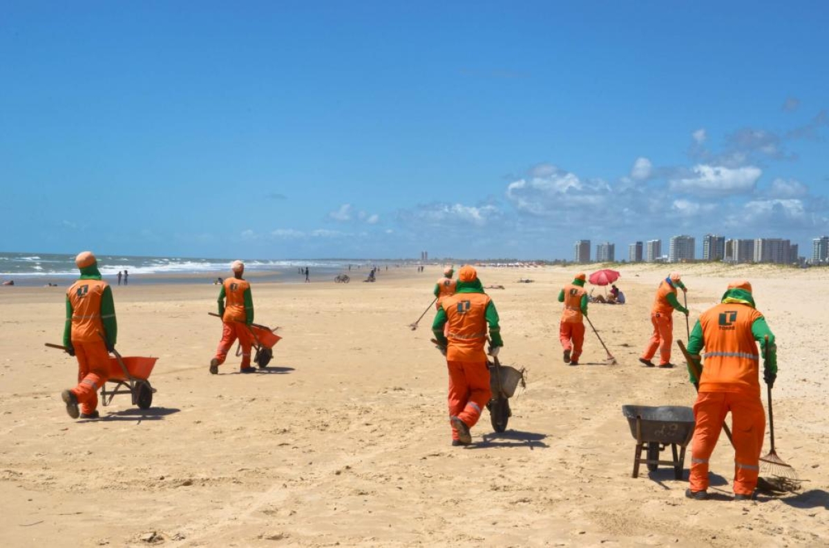 Praias aracajuanas se destacam pela eficiência nas ações de limpeza - Foto: Ascom Emsurb
