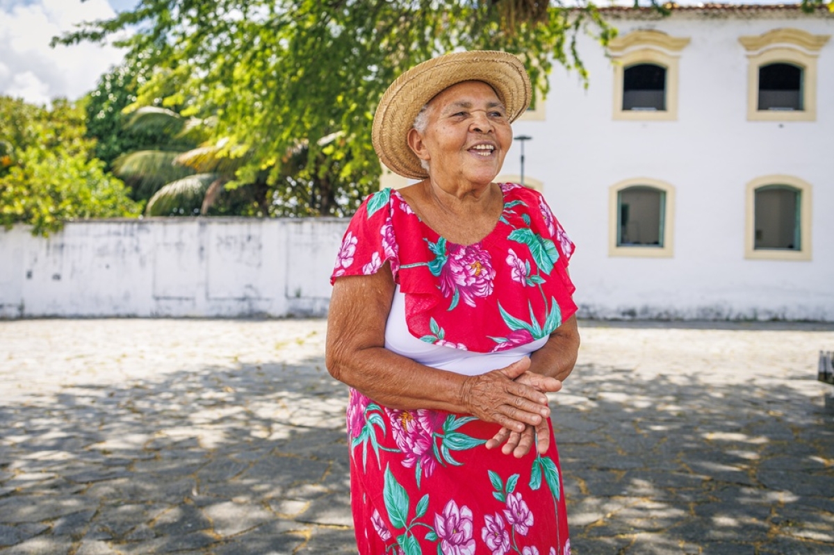 De São Cristóvão, na região metropolitana de Aracaju, Maria Madalena Santos, conhecida como Tia Madá, é mestra do Samba de Coco da Ilha Grande - Foto: Igor Matias