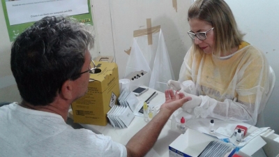 Dia Mundial contra as Hepatites: Unidade Mvel oferta Teste Rpido no Centro de Aracaju (Foto: SES/SE)