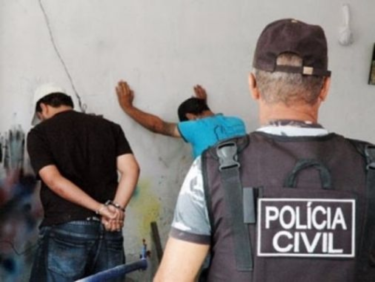 Traficantes so presos durante operao no Jardim Centenrio e Bugio (Foto: SSP/SE)