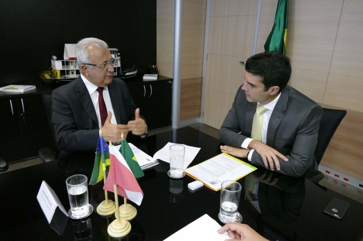 Em reunio com o Ministro da Integrao, Helder Barbalho, Jackson Barreto discutiu tambm servios de esgotamento sanitrio nos municpios de Itabi, Pacatuba e So Francisco (Foto: ASN)