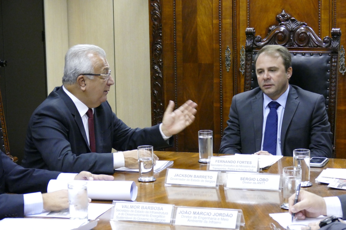 Jackson Barreto foi recebido na manh� desta quinta-feira, 11, no Minist�rio dos Transportes para tratar das seguintes pautas: novo termo de coopera��o para as obras do aeroporto de Aracaju, obras de duplica��o da BR-101 e BR-235 (Foto: Roque S�/ASN)