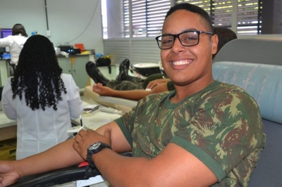 Hemose: militares do Ex�rcito Brasileiro comemoram Dia do Saldado doando sangue (Foto: SES/SE)