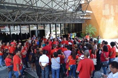 Atraso de salrios: Conselheiros do TCE/Sergipe no votam medidas cautelares e frustram professores (Foto: Sintese)