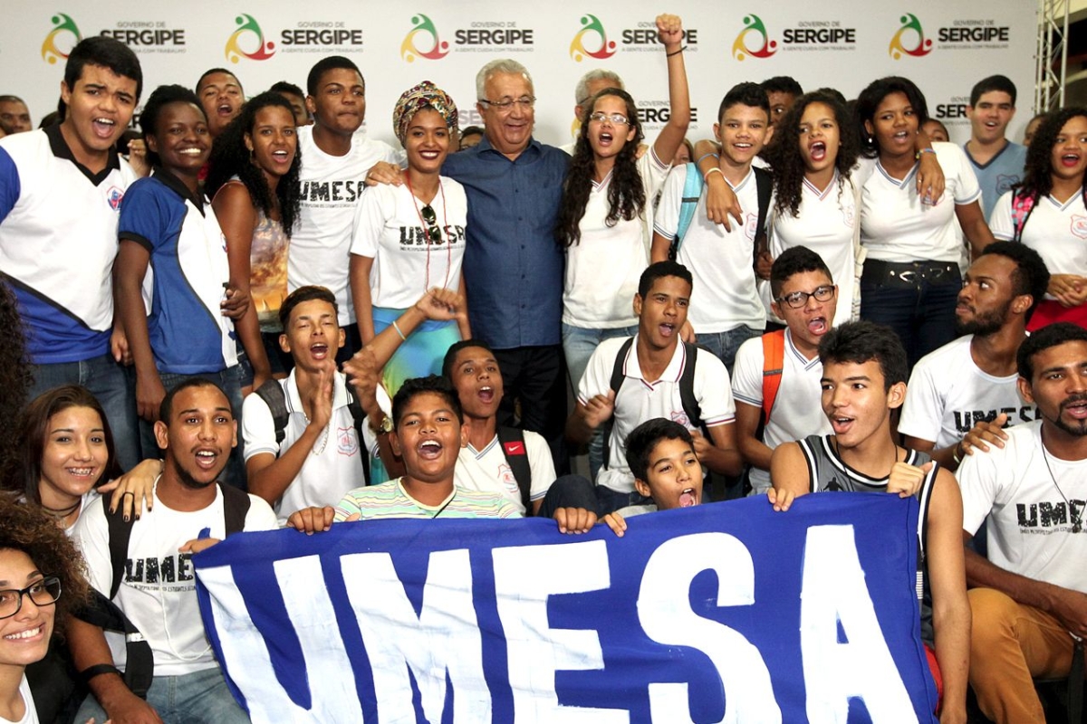 Estudantes e representantes da Unio Secundarista de Aracaju acompanharam as inauguraes (Foto: Andr Moreira/ASN)