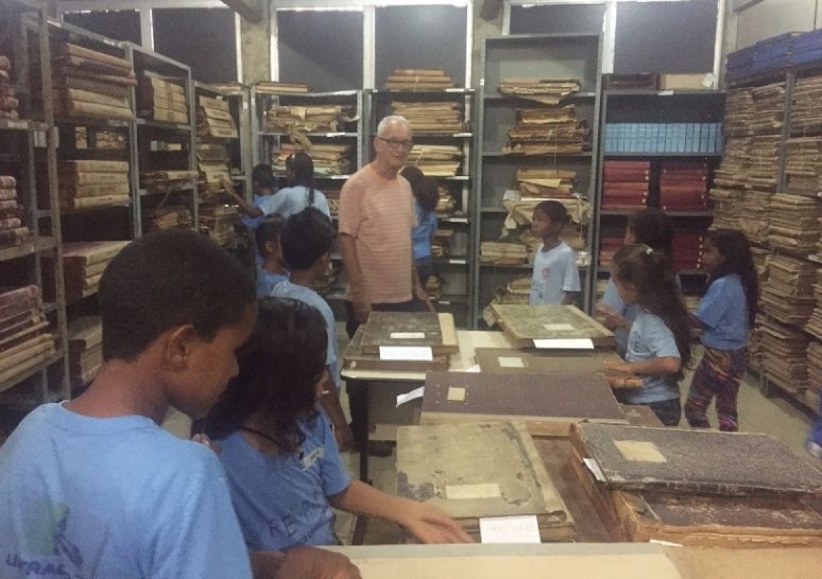 Crianas atendidas pelo Recriarte comemoram o Dia do Folclore com visita a Bibliotecas (Imagem: DSS/MP/SE)