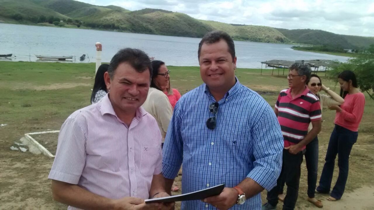 Assinado termo de cooperao para construo da orla no povoado Curralinho (Imagem: Assessoria Setesp/SE)