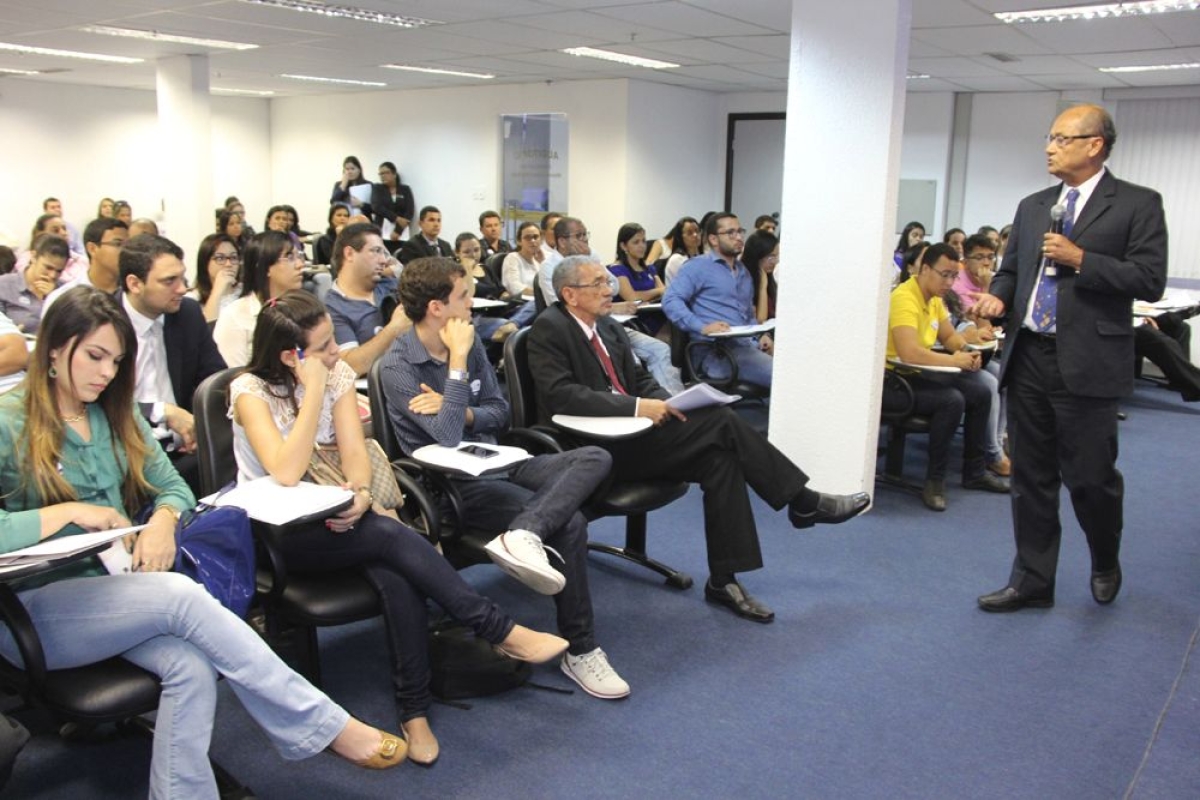 Palestra foi ministrada pelo coordenador jurdico do TCE, Luiz Carlos de Santana (Imagem: Cleverton Ribeiro/TCE/SE)