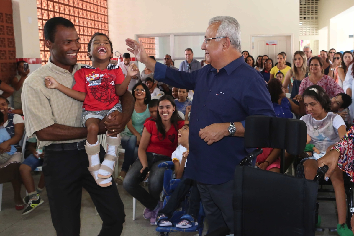 O governador Jackson Barreto entregou, na manh desta sexta-feira, 02, a reforma e ampliao das Escolas Estaduais 08 de Julho e Joo Cardoso Nascimento Jnior, em Aracaju, totalizando 67 escolas da rede estadual reformadas e ampliadas (Imagem: Jorge Henr