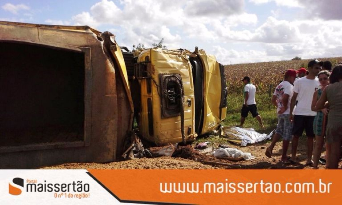 Caamba capota e deixa uma pessoa morta na rota do serto (Imagem: Portal Mais Serto)