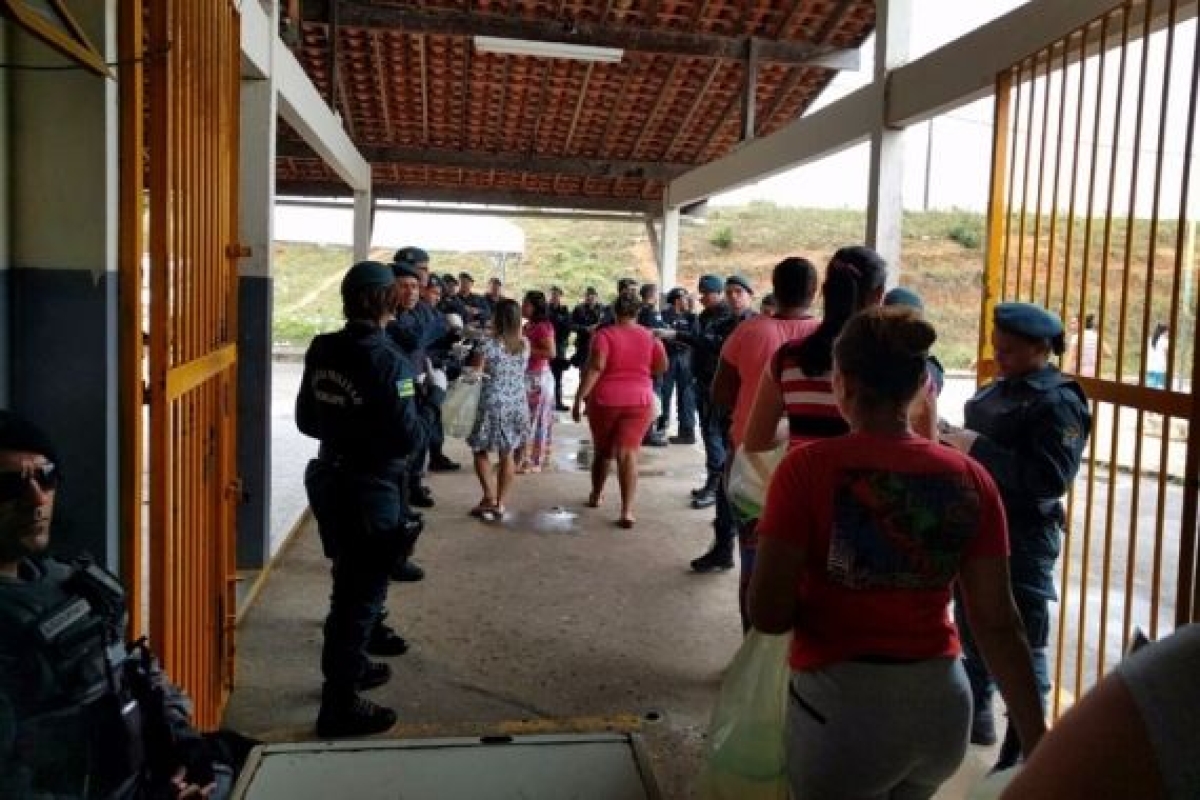 Reforo da PM/Sergipe garante ordem na visitao aos detentos do Copemcan (Imagem: SSP/SE)