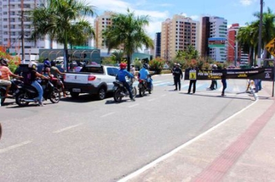 Detran/Sergipe realiza comando educativo para conscientizar pedestres (Imagem: Detran/SE)
