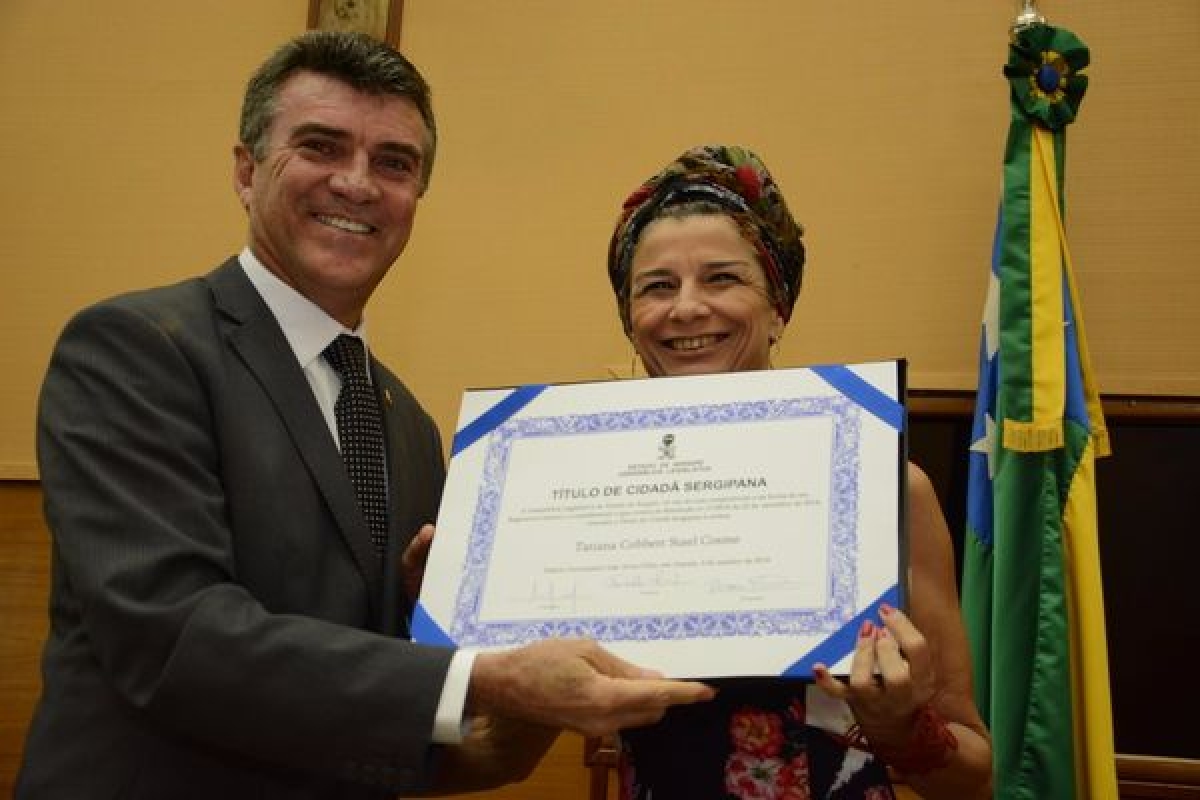 Artista carioca Tatiana Cobbett recebe o Ttulo de Cidad Sergipana na Alese (Imagem: Jadilson Simes/Agncia Alese)