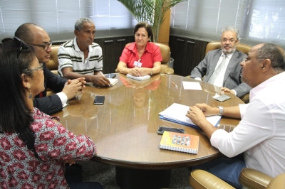 Professores de Aracaju levam ao TCE/Sergipe reclama��o sobre sal�rios e condi��es de trabalho (Imagem: Cleverton Ribeiro/TCE/SE)