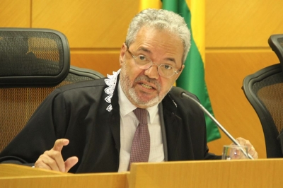 Relat�rio foi apresentado pelo conselheiro-presidente Cl�vis Barbosa (Foto: Cleverton Ribeiro/TCE/SE)