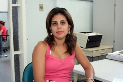 Respons�vel t�cnica do Programa Estadual de Controle de Raiva do N�cleo de Endemias da SES, Monique Santana (Imagem: SES/SE)