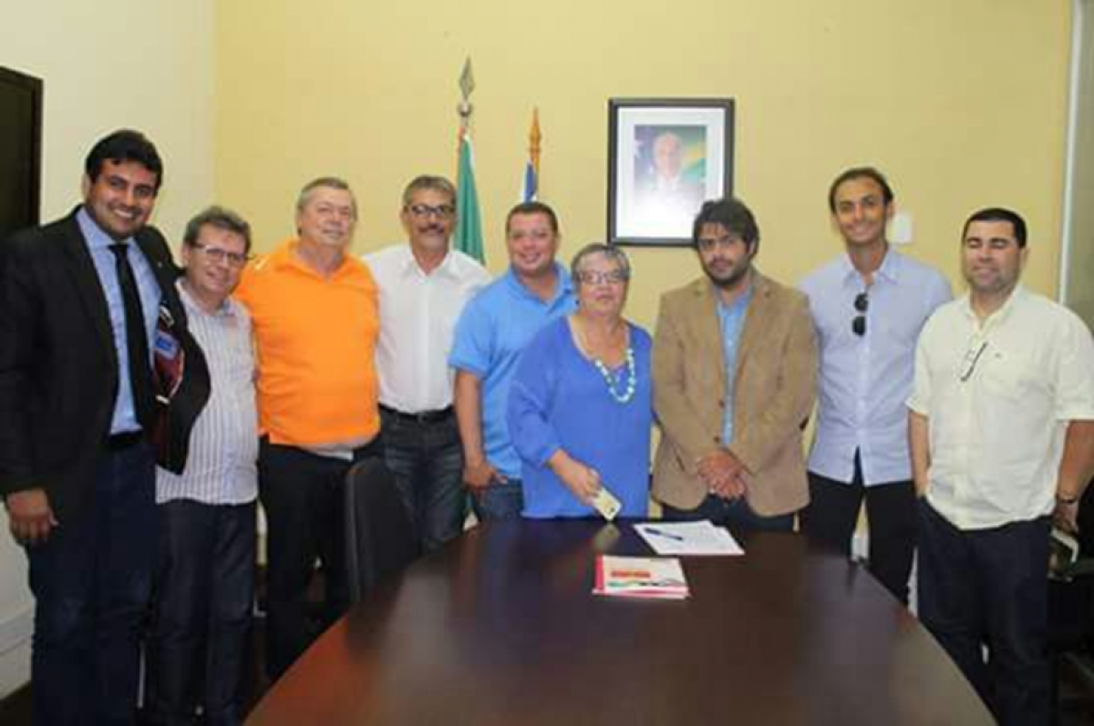 Lideran�as Dorenses se re�nem na SSP/Sergipe para reivindicar perman�ncia de delegado (Imagem: Arquivo/Visite Dores)