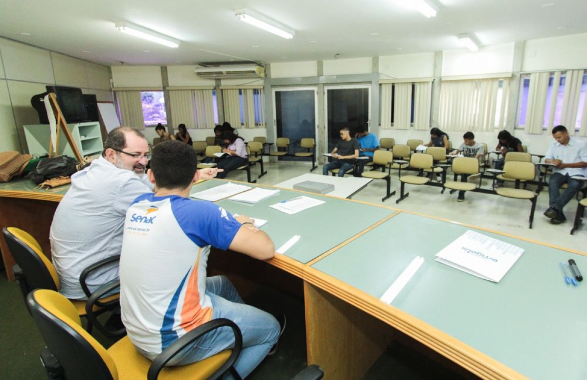 NAT faz encaminhamento de jovens aprendizes para sele��o na Emgetis (Imagem: Pritty Reis/Seidh/SE)