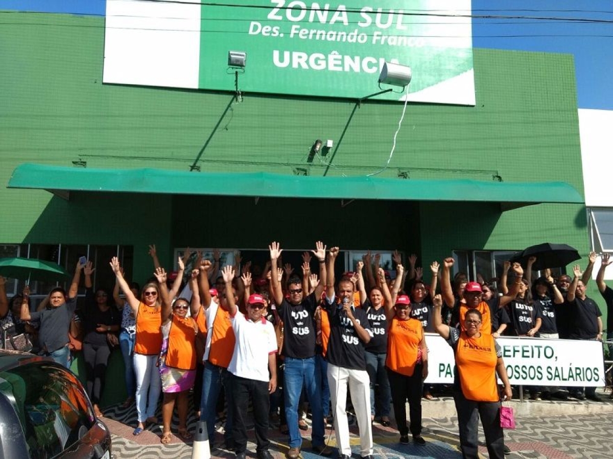 Servidores da sa�de de Aracaju fazem ato no Hospital Fernando Franco (Imagem: Sintasa)