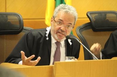 Conselheiro-presidente Cl�vis Barbosa tem alertado gestores para necessidade de colaborar com a transi��o de governo (Imagem: Cleverton Ribeiro/TCE/SE)