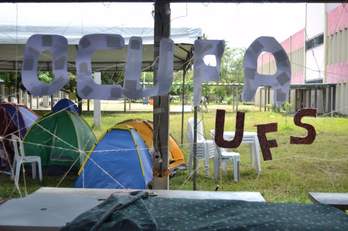 Contra a PEC 241: alunos esto acampados na UFS h 4 dias (Imagem: Portal Infonet)