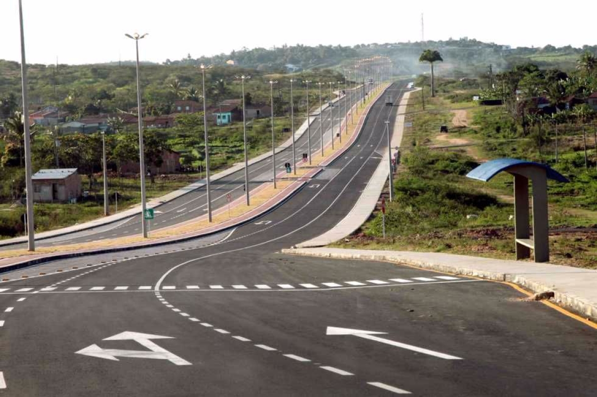 A avenida Doutor Lauro Porto interliga o entroncamento das BR?s 101 e 235 no municpio de Nossa Senhora do Socorro s avenidas Santa Gleide, Maranho e Coelho e Campos, formando um novo corredor em direo ao centro de Aracaju (Imagem: Andr Moreira/ASN)