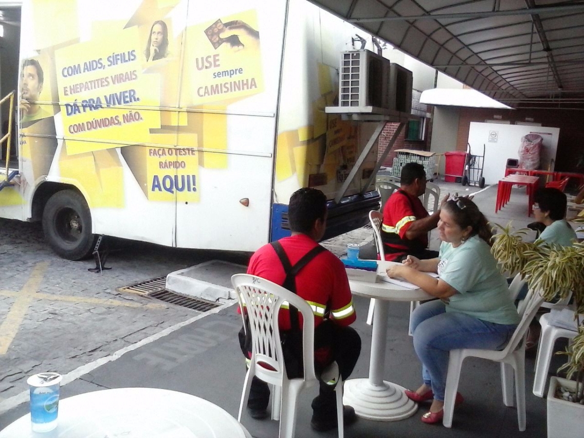 Programa Estadual de IST/Aids realiza a��o na Coca-Cola (Imagem: SES/SE)