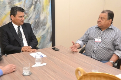 Secretrio Jair Arajo foi recebido pelo conselheiro Ulices Andrade (Imagem: TCE/SE)