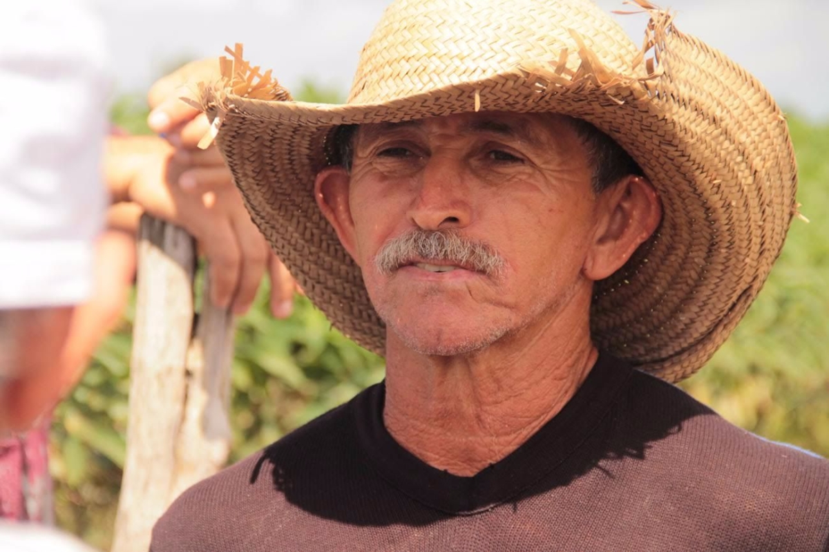 Com a esposa, Delfino comercializa orgnicos na Feira da Agricultura Familiar da Seidh em Aracaju (Imagem: Assessoria Cohidro/SE)