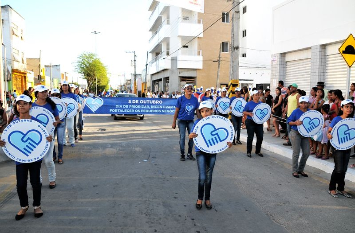 Movimento busca incentivar compras junto aos pequenos negcios (Foto: Alfredo Moreira)