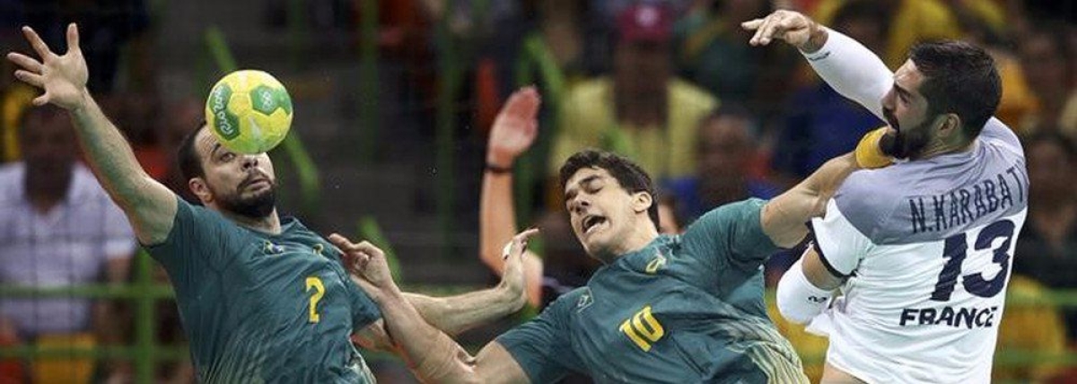 Brasil  eliminado no handebol masculino (Foto: Brasil 247)