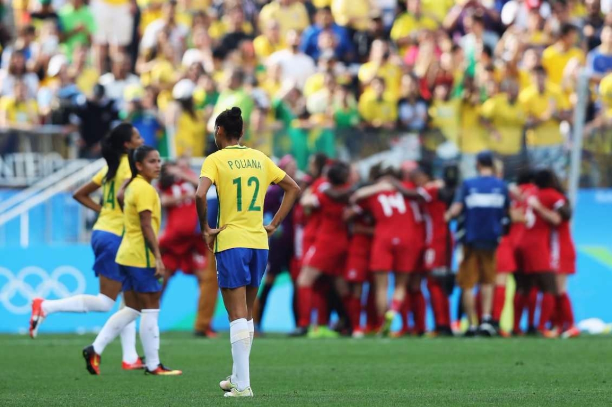 Frustrao da equipe feminina do Brasil. Seleo perdeu a chance de chegar  final e tambm caiu na disputa do bronze (Foto: Getty Images)