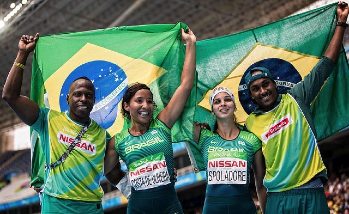 Silvnia Costa e Lorena Spoladore comemoram as medalhas no salto em distncia (Imagem: Marcio Rodrigues/MPIX/CPB)