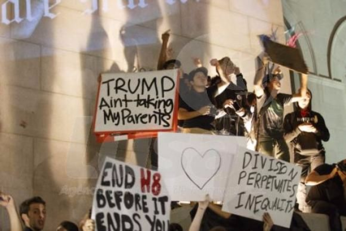 Milhares de pessoas protestam contra a eleio de Donald Trump em Los Angeles (Imagem: Eugene Garcia/Agncia Lusa)