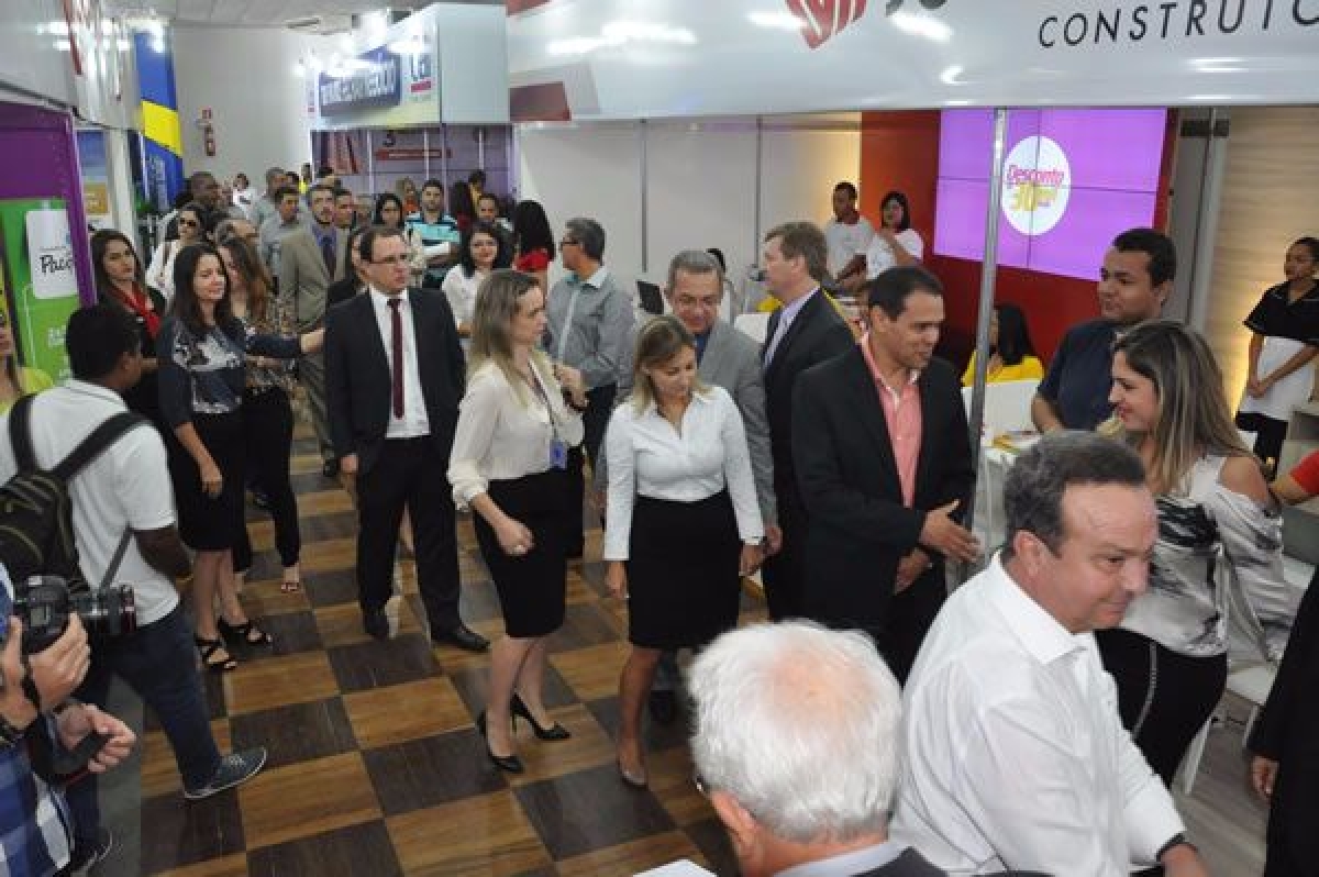 A II Feira de Imveis da Ademi-SE foi aberta na manh desta quarta-feira, 3, nas dependncias do Iate Clube de Aracaju (Foto: Luis Mendona)