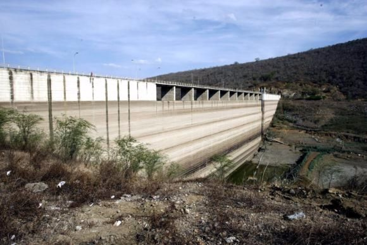 O maior reservatrio de gua do agreste de Pernambuco operar com volume morto. O nvel de gua na Barragem de Jucazinho, no municpio de Surubim, atingiu 0,01% da capacidade (Imagem: Divulgao/Compesa)