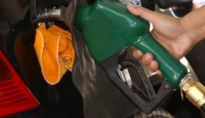 Se o repasse da diminui��o no pre�o na refinaria for feito integralmente para o pre�o ao consumidor, as redu��es ser�o de 1,4% na gasolina e 1,8% no diesel (Imagem: Arquivo | Ag�ncia Brasil)