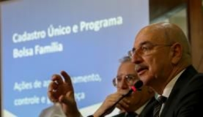 O ministro do Desenvolvimento Social e Agrrio, Osmar Terra, fala sobre pente-fino nos benefcios do Bolsa Famlia (Imagem: Wilson Dias/Agncia Brasil)