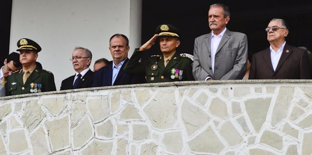 Garibalde Mendona presta homenagem ao exrcito brasileiro (Foto: Site Deputado Estadual Garibalde Mendona)