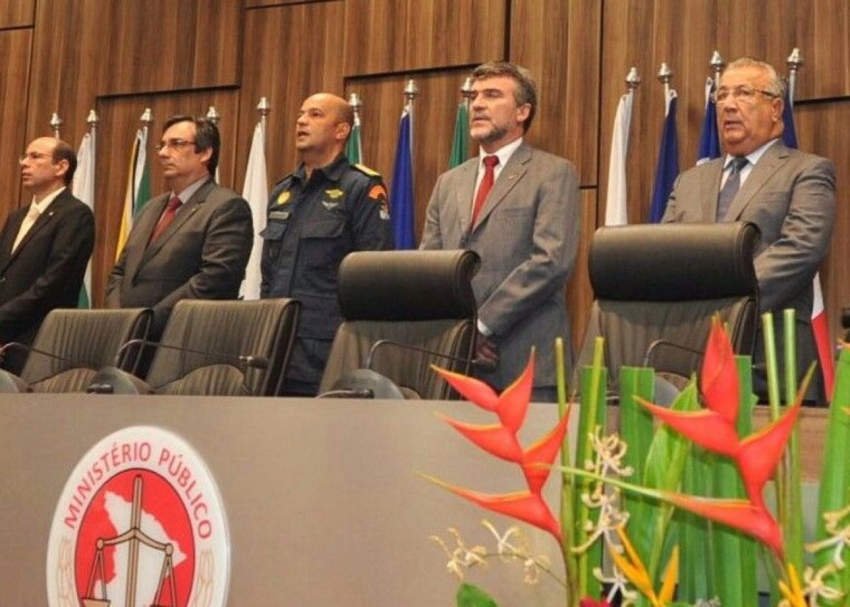 Deputado Garibalde Mendona prestigia promoo de oficiais da Polcia Militar (Foto: Site Deputado Estadual Garibalde Mendona)