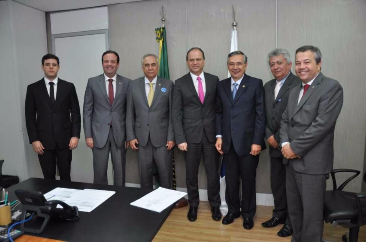 Eduardo Amorim solicita a Michel Temer recursos para obras no HU (Foto: Assessoria Senador Eduardo Amorim)